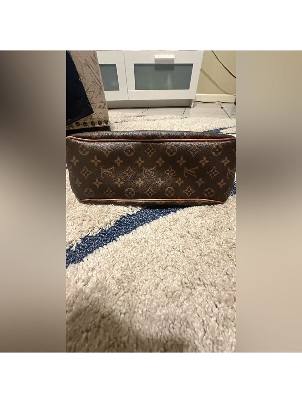 Louis Vuitton Delightful Monogram Shoulder Bag in Pivoine - Picture 12 of 17